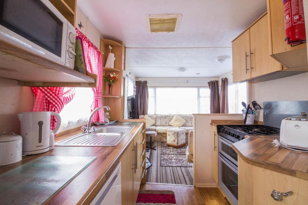 Great 8 Berth Caravan For Hire At Southview Holiday Park In Skegness Ref 33025E Exterior photo